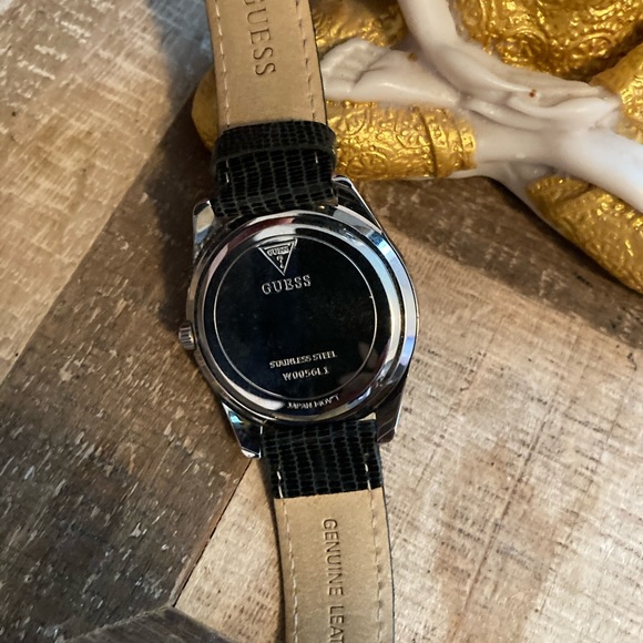 Guess Ladies Fashion Zebra Watch ⌚️ - Picture 7 of 8